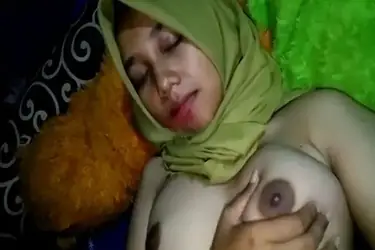 Remasan Kuat Toket Bikin Gairah Memuncak Muncrat